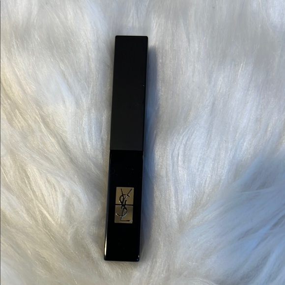 Yves Saint Laurent - The Slim Velvet Radical Matte Lipstick - Picture 1 of 3